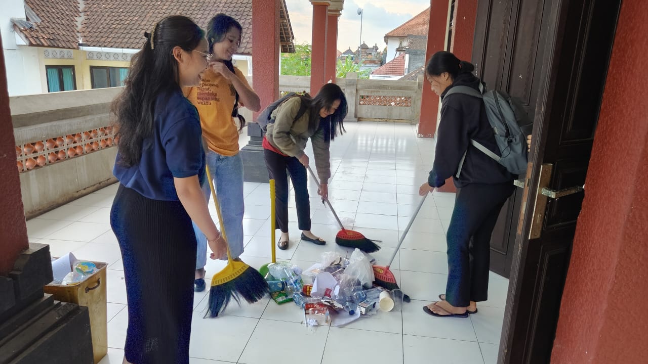Gambar Kerja bakti dalam rangka World Cleanup Day 5