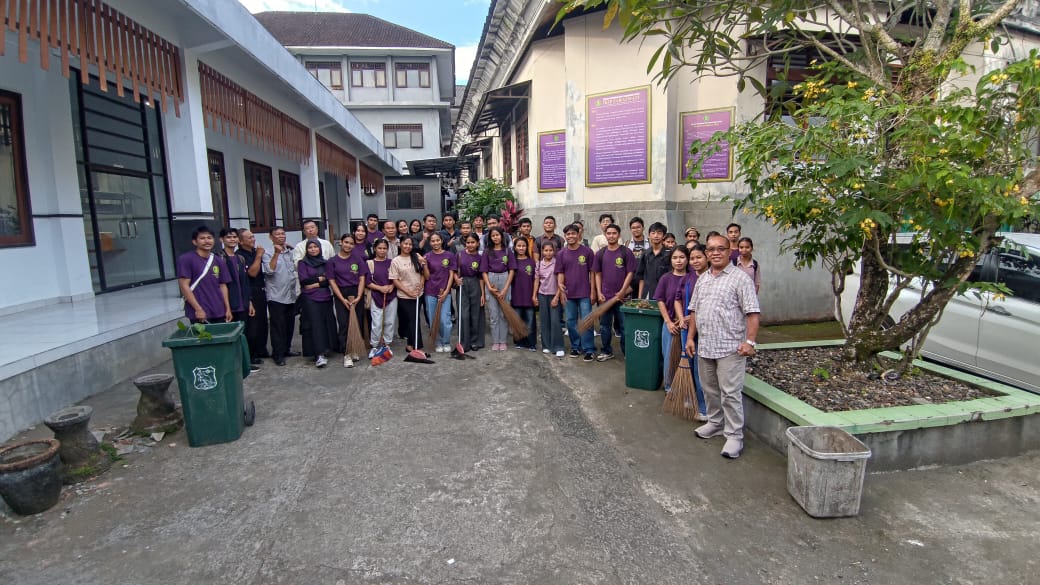 Gambar Kerja bakti dalam rangka World Cleanup Day 2
